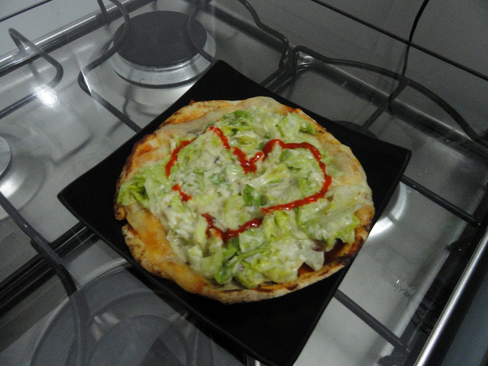 Pizza de alface no pão sírio