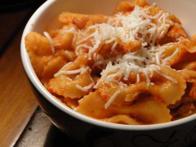 Macarrão ao molho de camarões flambados