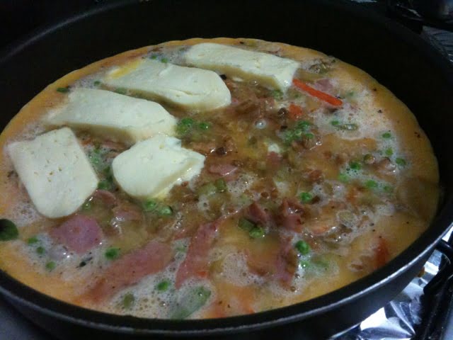 Simples omelete de queijo