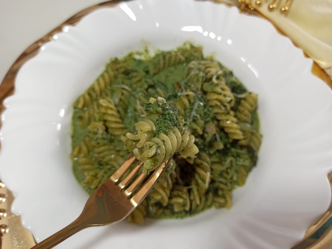 1Panela! Fusilli com espinafre