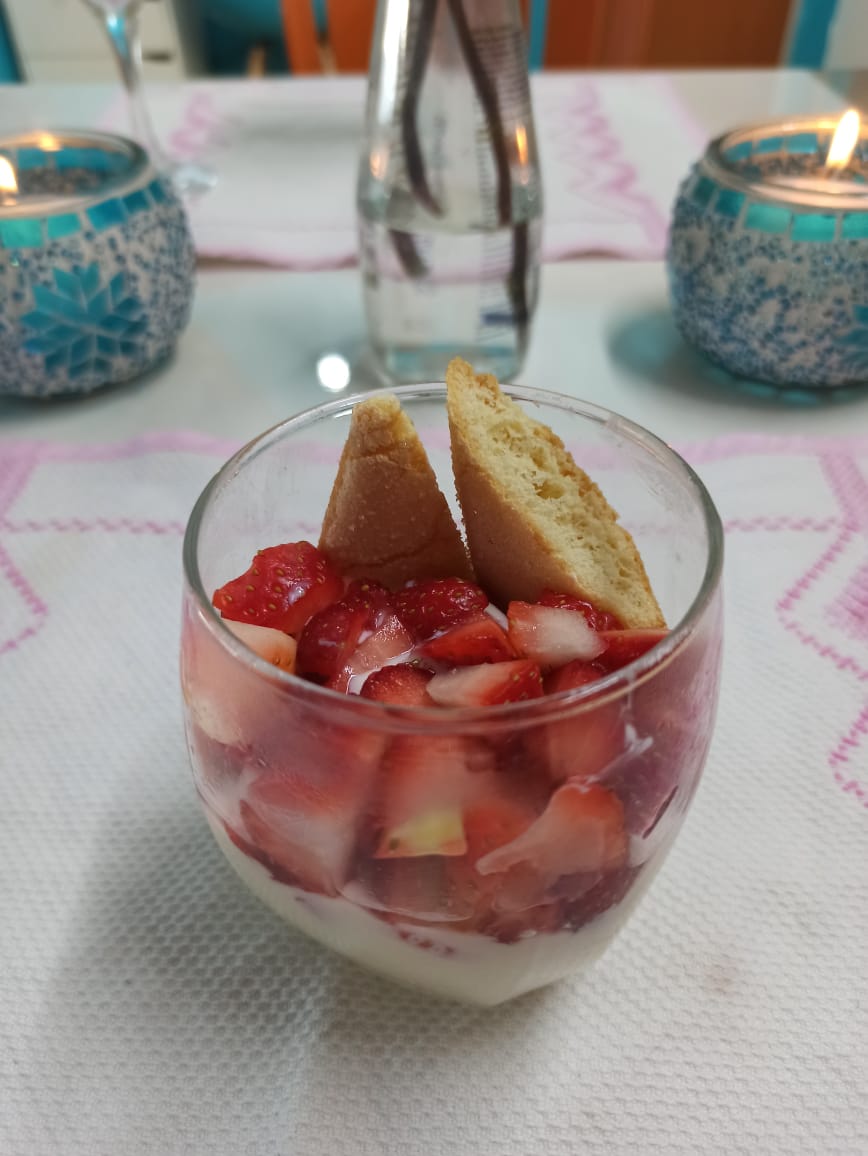 Creme de limão com morangos