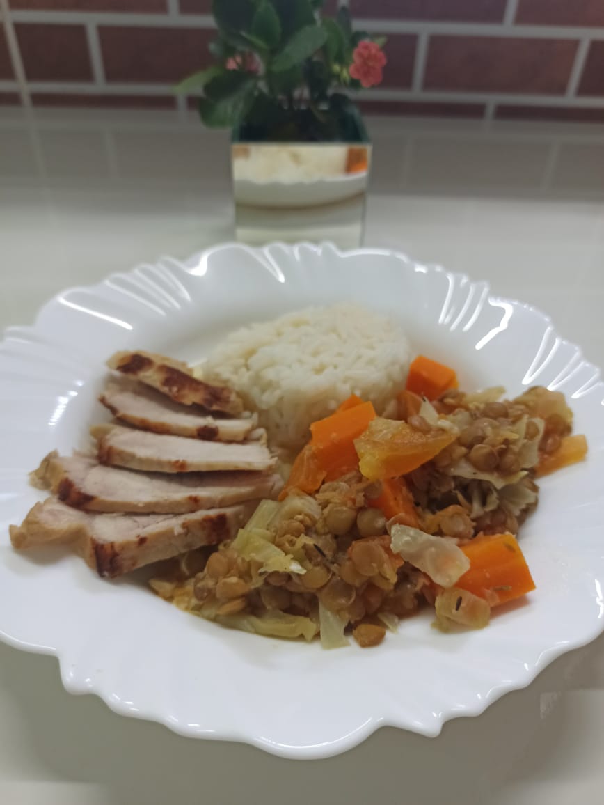 Lombo com lentilhas na pressão