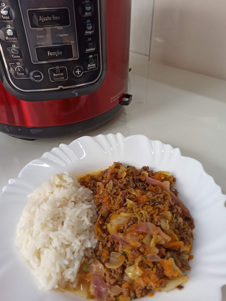 Carne moída com repolho na pressão