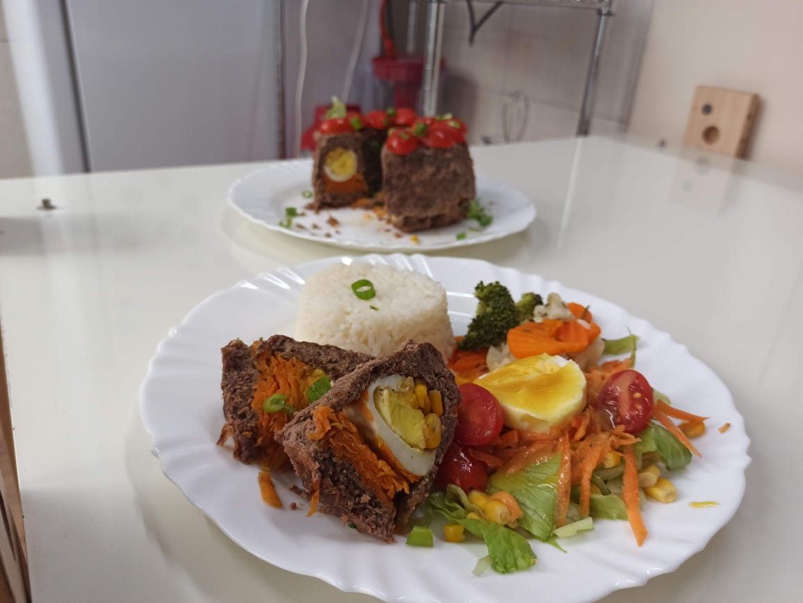 Bolo de carne com legumes