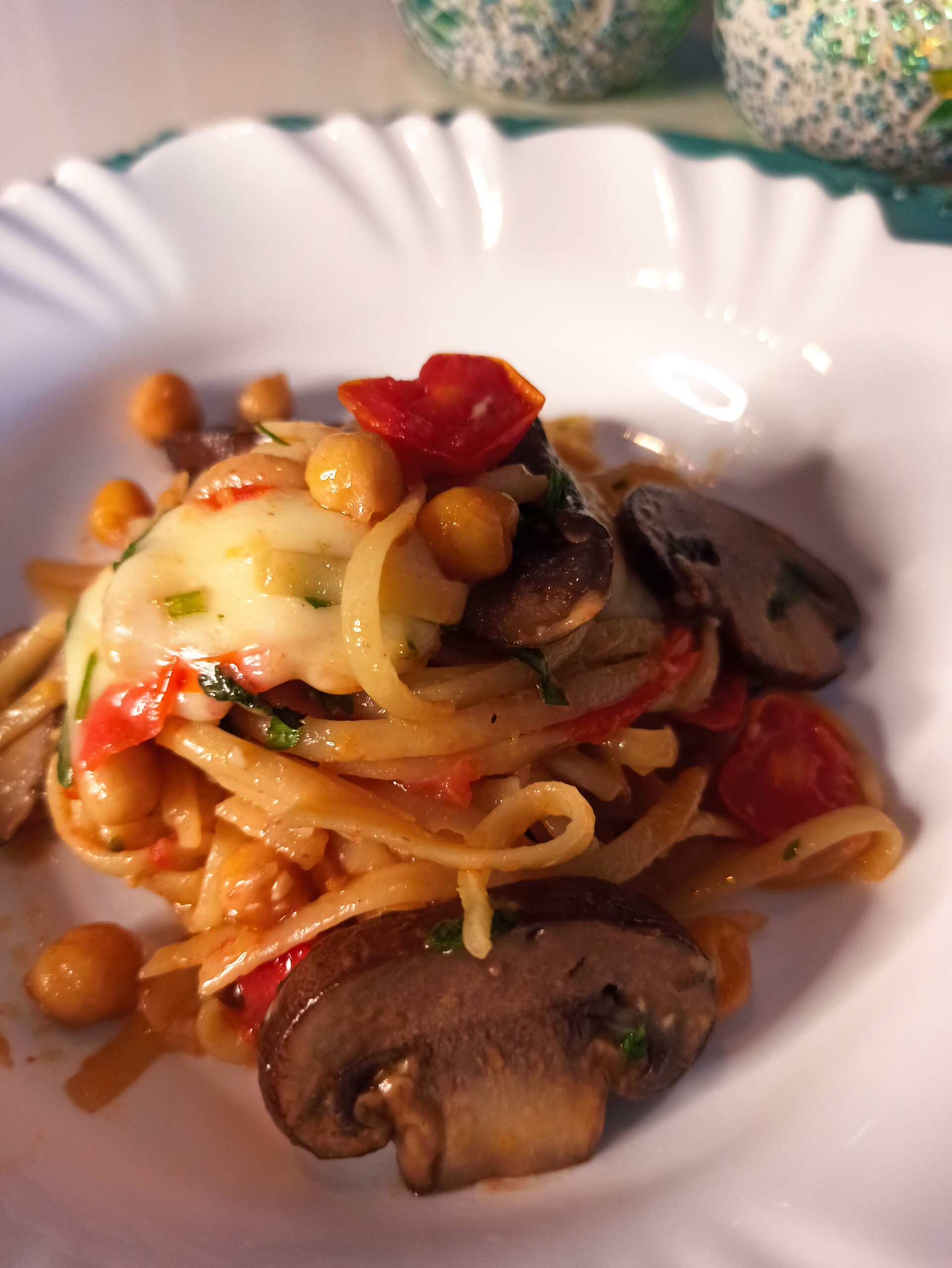 Linguine com cogumelos e grão-de-bico