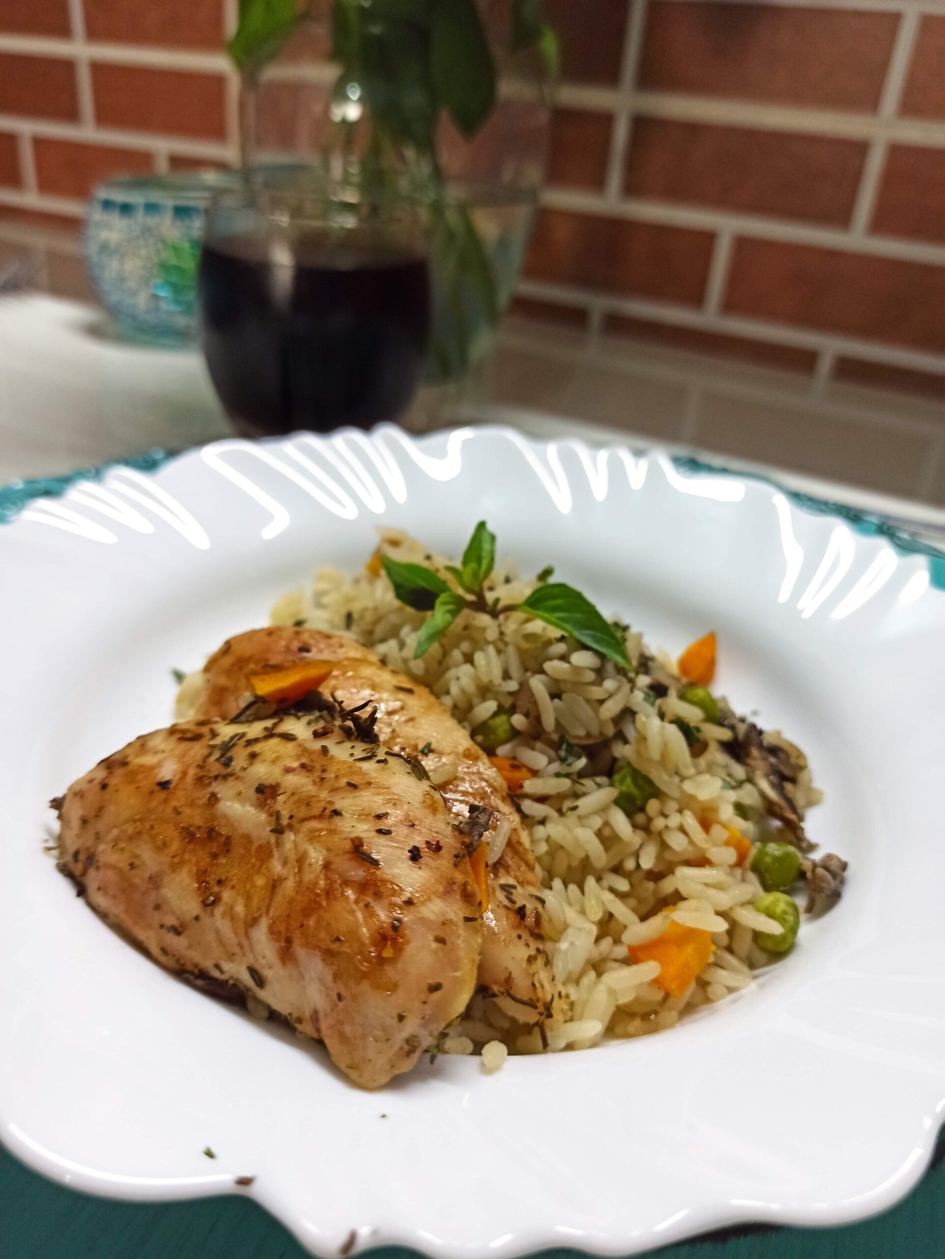 Arroz e frango direto ao forno