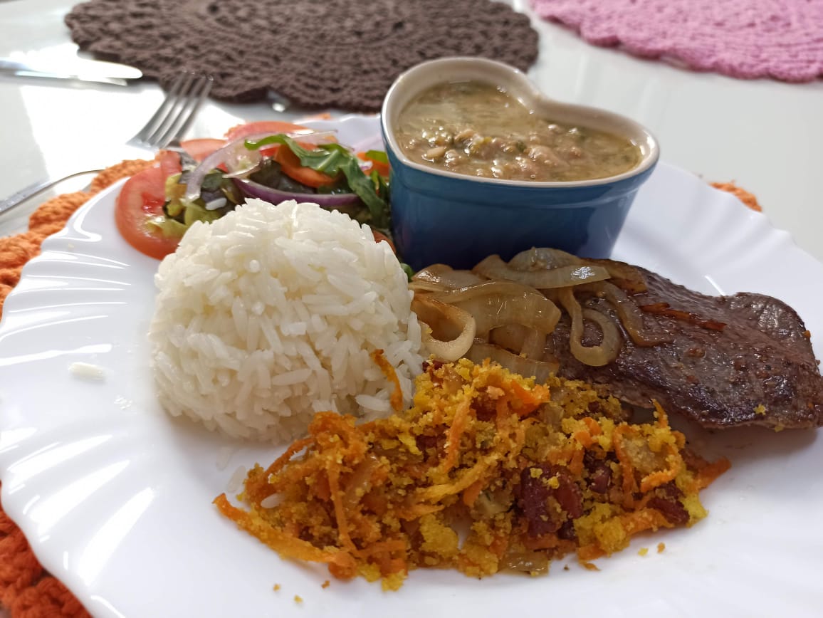 Bife acebolado