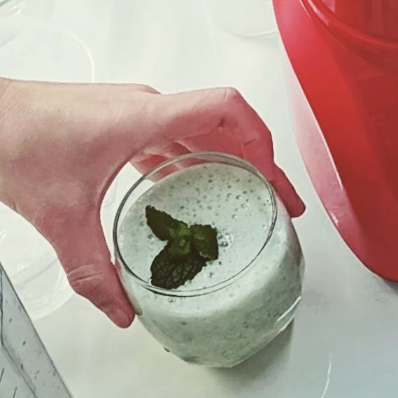 Suco de abacaxi e hortelã